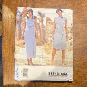 Issey Miyake Vogue Pattern 2438 sz 8-12 UNCUT